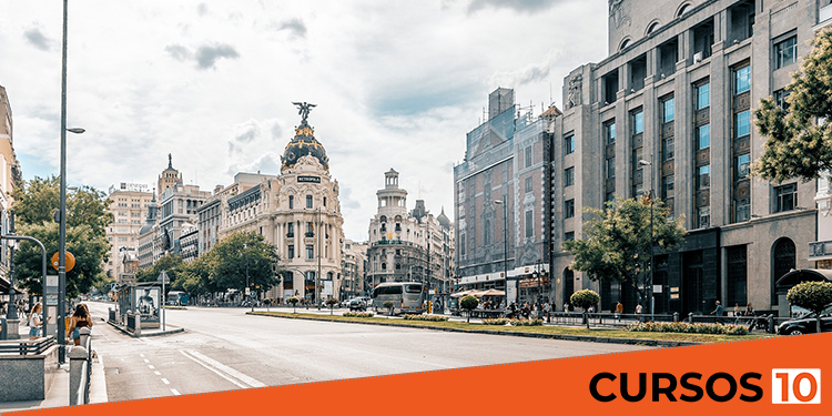 Descubre las mejores estancias lingüísticas en Madrid: ¡Sumérgete en un viaje de aprendizaje del español en la capital española!